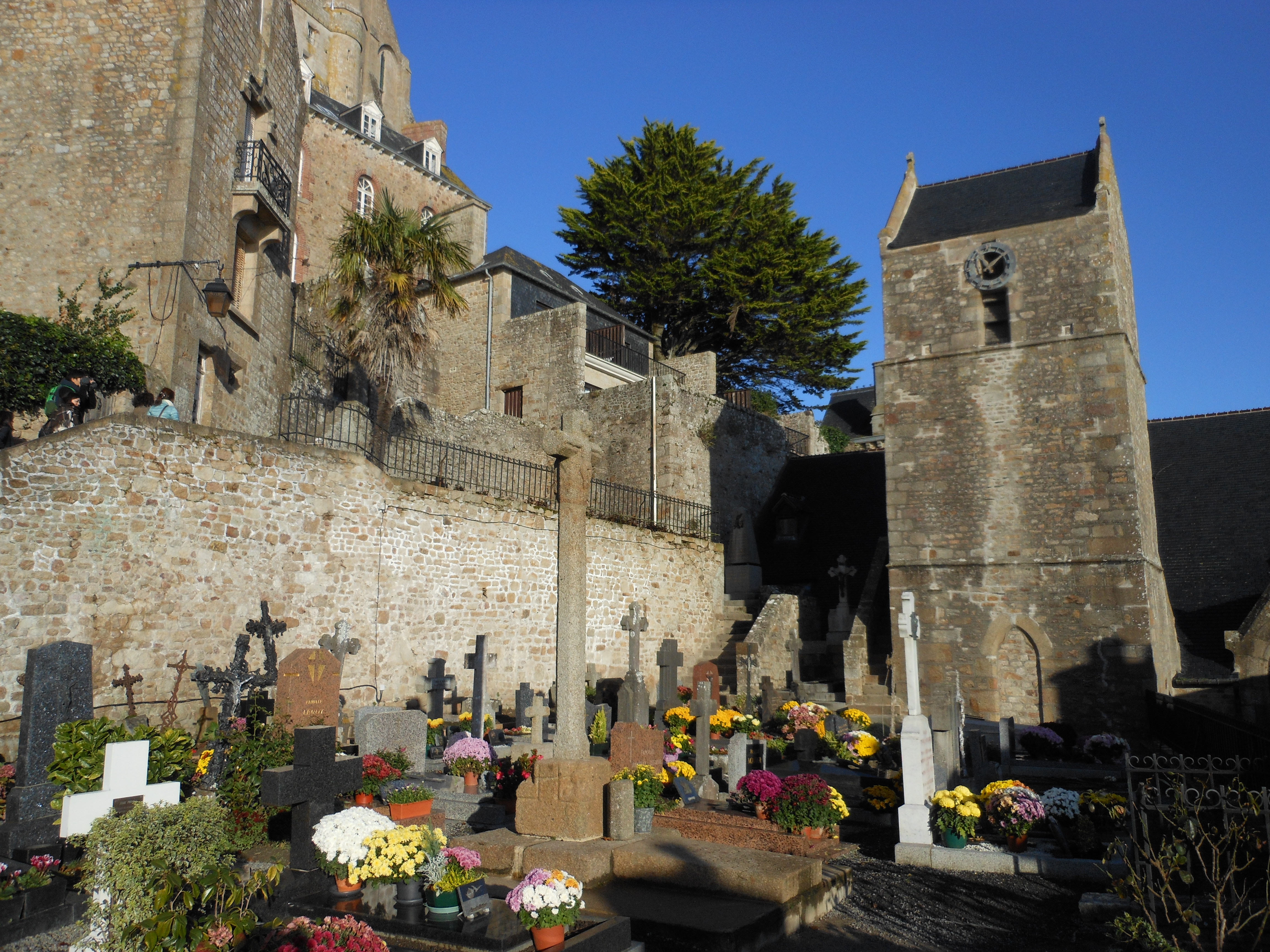 clocher depuis le cimetière.JPG